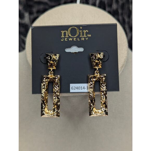 nOir Gold Hammered Chunky Rectangle Drop Earrings - Picture 3 of 6